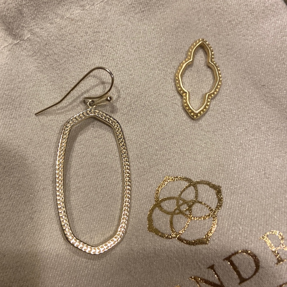 ISO (single) Abbie and Elle open frame earring.